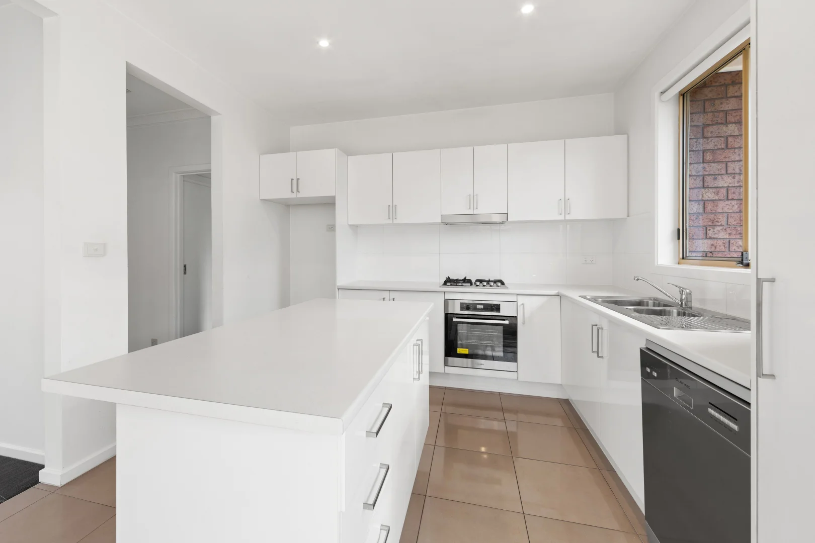 Additional image 5 of 2/46 Woodland Street, Strathmore VIC 3041