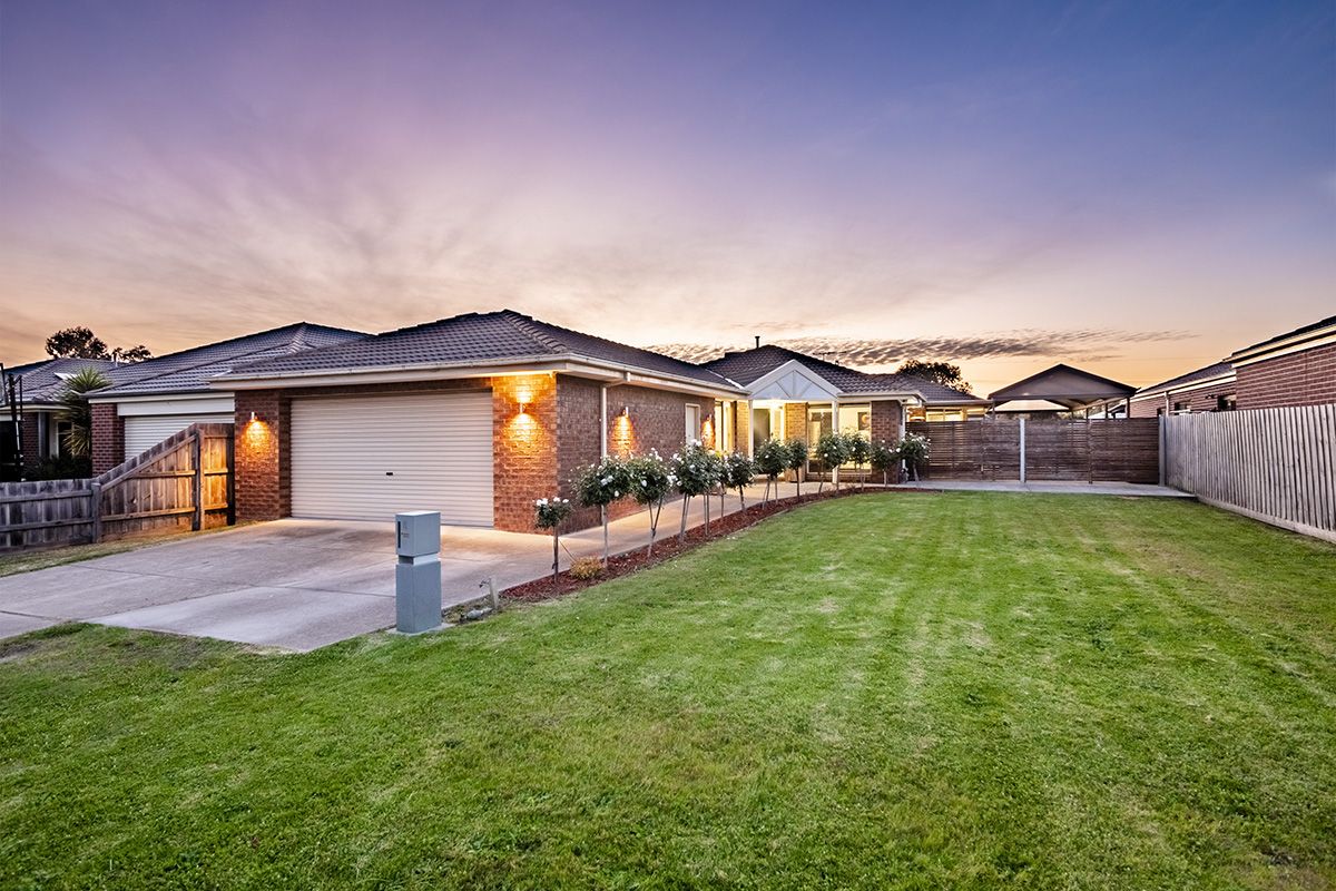 14 Dunferline Crescent, Cranbourne VIC 3977, Image 0