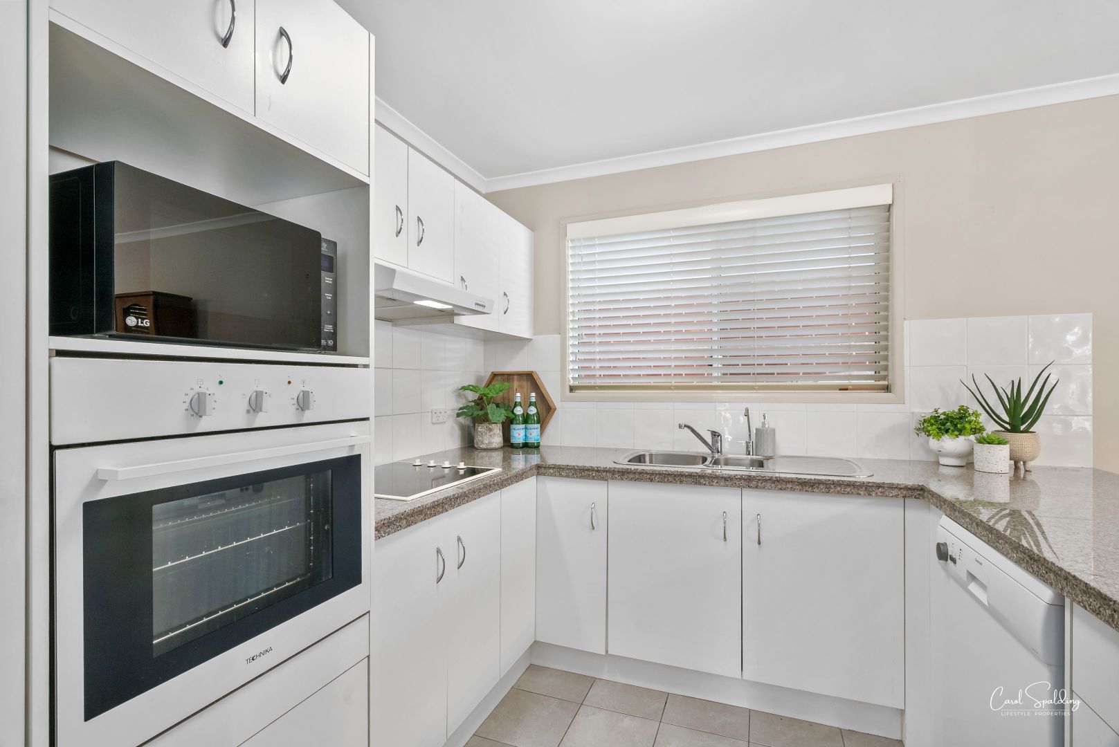 114/2 Ford Court, Carindale QLD 4152, Image 1