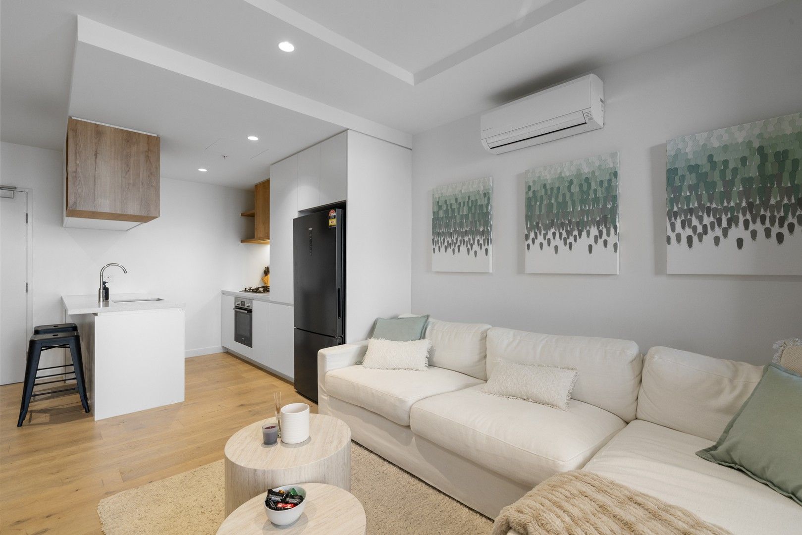 1 bedrooms Apartment / Unit / Flat in 2105/259 Normanby Road SOUTH MELBOURNE VIC, 3205