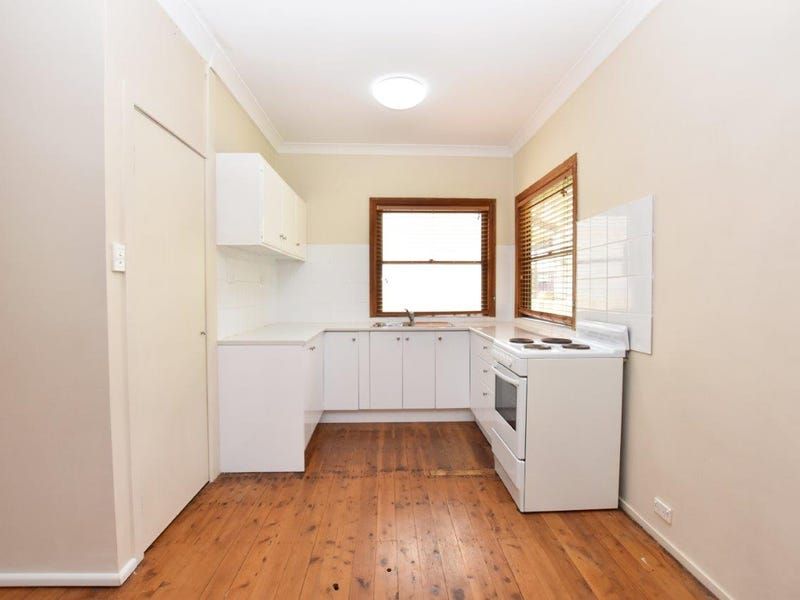 2 bedrooms House in 20 Laguna Parade BERKELEY VALE NSW, 2261