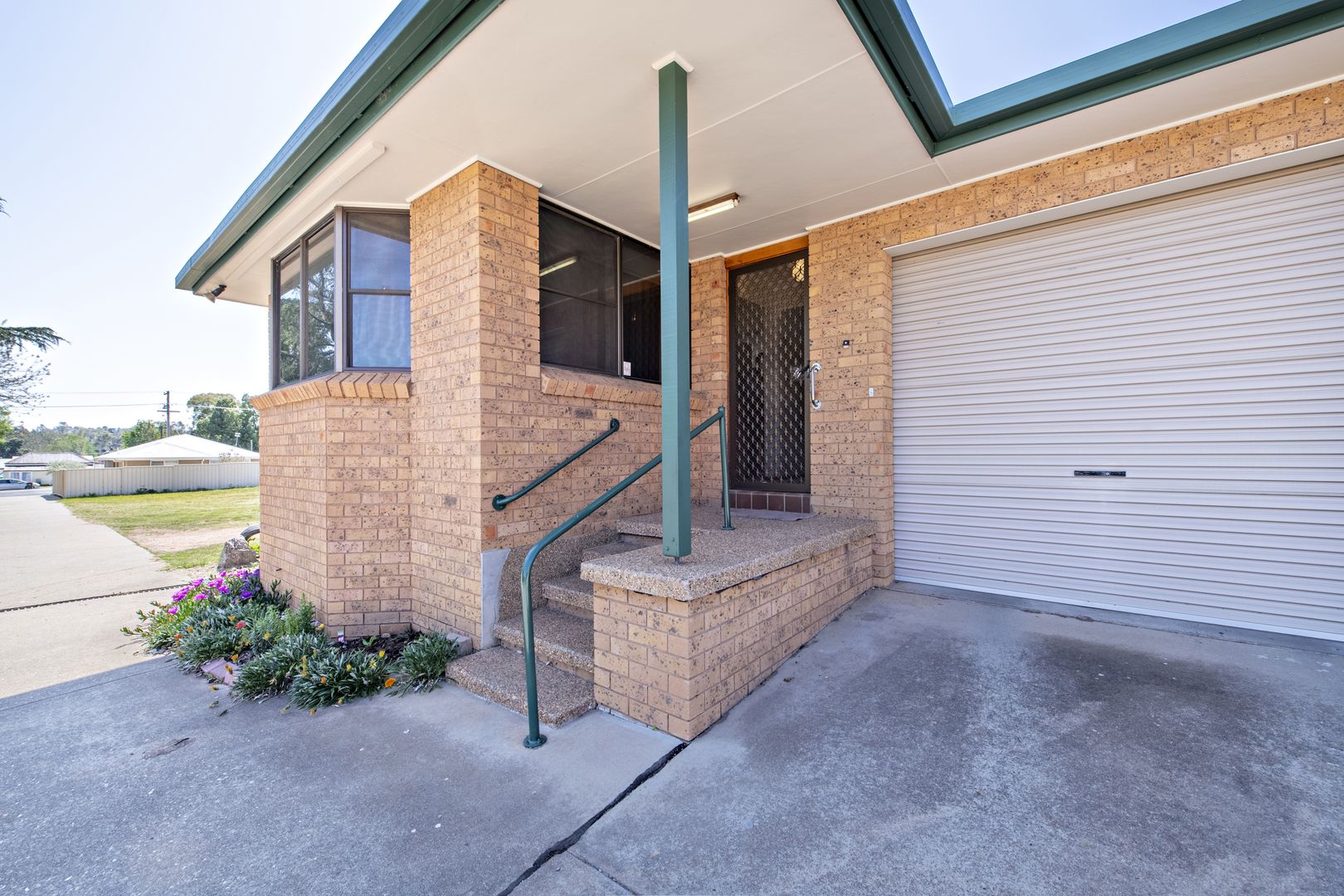 1/59 Whiteley Street, Wellington NSW 2820, Image 2