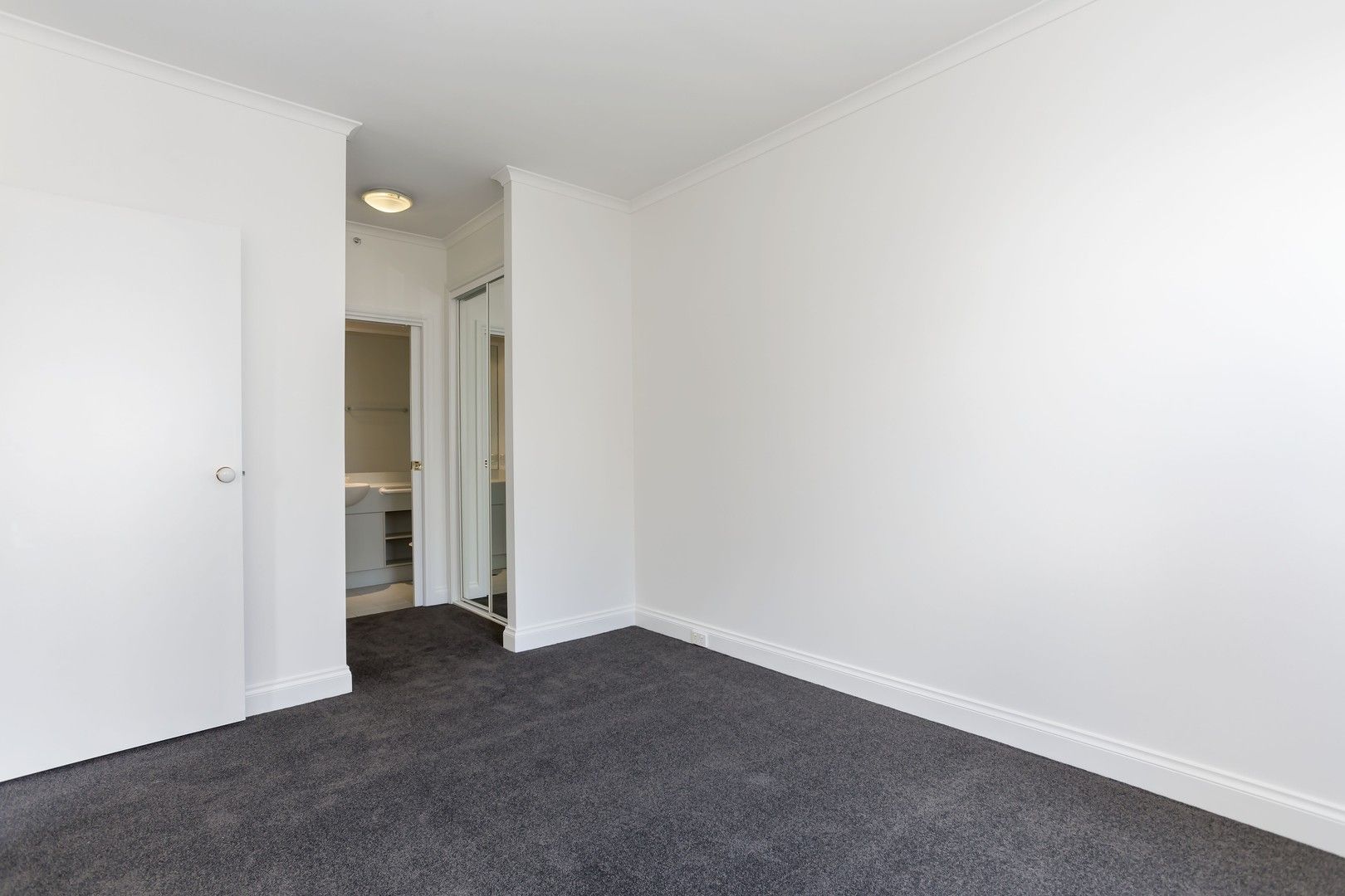 2 bedrooms Apartment / Unit / Flat in 117/33 Latrobe Street MELBOURNE VIC, 3000