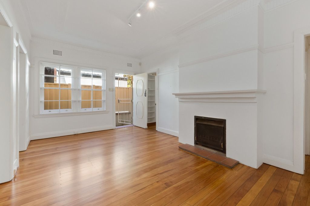 2 bedrooms Apartment / Unit / Flat in 2/72 Ben Boyd Road NEUTRAL BAY NSW, 2089
