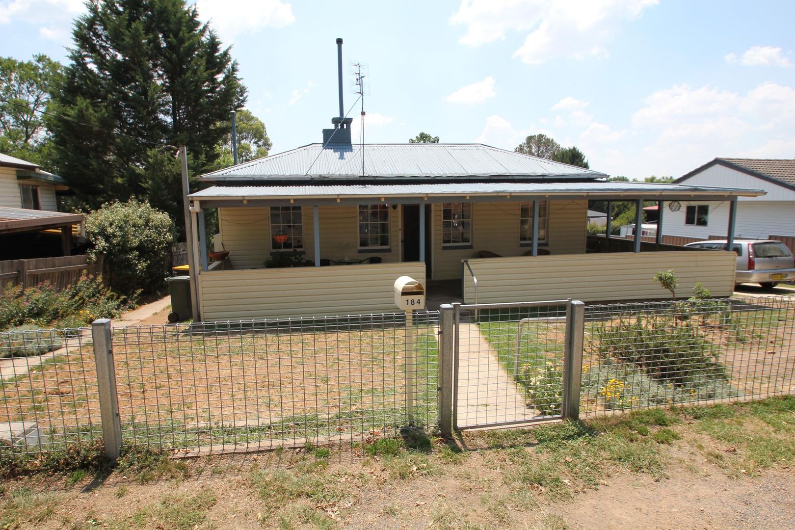 184 Logan Street, Tenterfield NSW 2372, Image 2