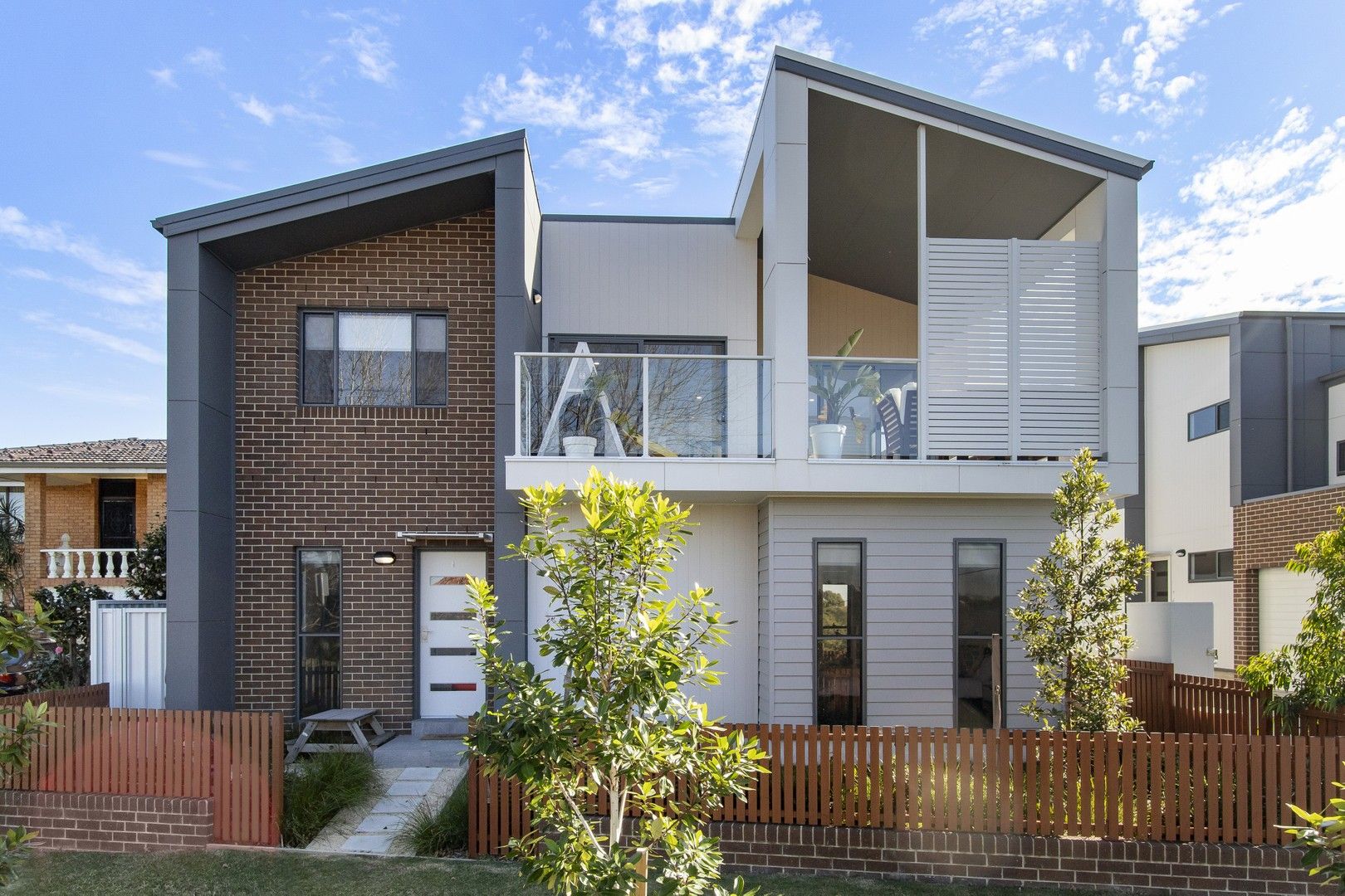 3 bedrooms Townhouse in 1/11A Dickinson Street CHARLESTOWN NSW, 2290
