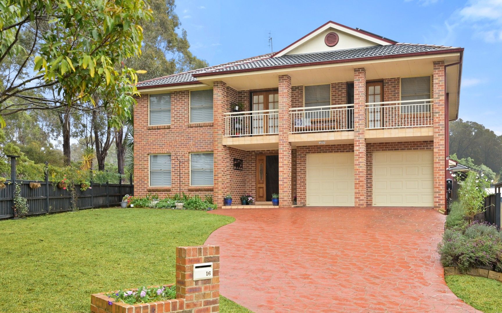 5 bedrooms House in 16 Persoonia Close MOUNT ANNAN NSW, 2567