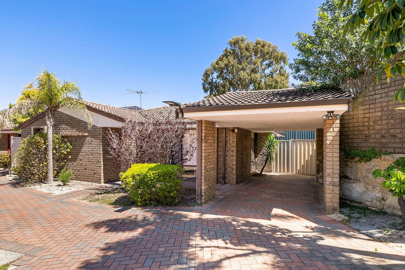 2/10 Bombard Street, Ardross WA 6153, Image 2