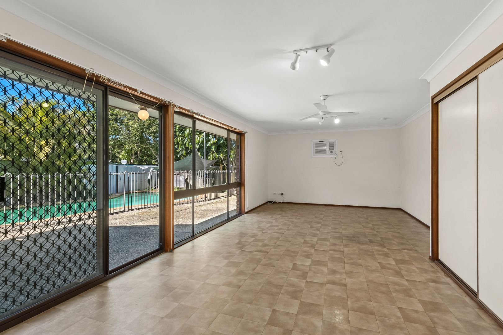 15 Tangmere Street, Chapel Hill QLD 4069 House For Rent 780 Domain