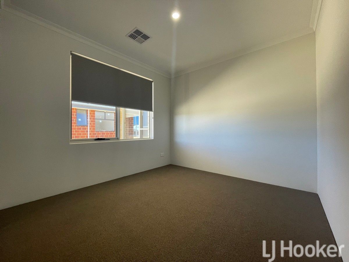 4 bedrooms House in 27 Arrowsmith Avenue DAWESVILLE WA, 6211