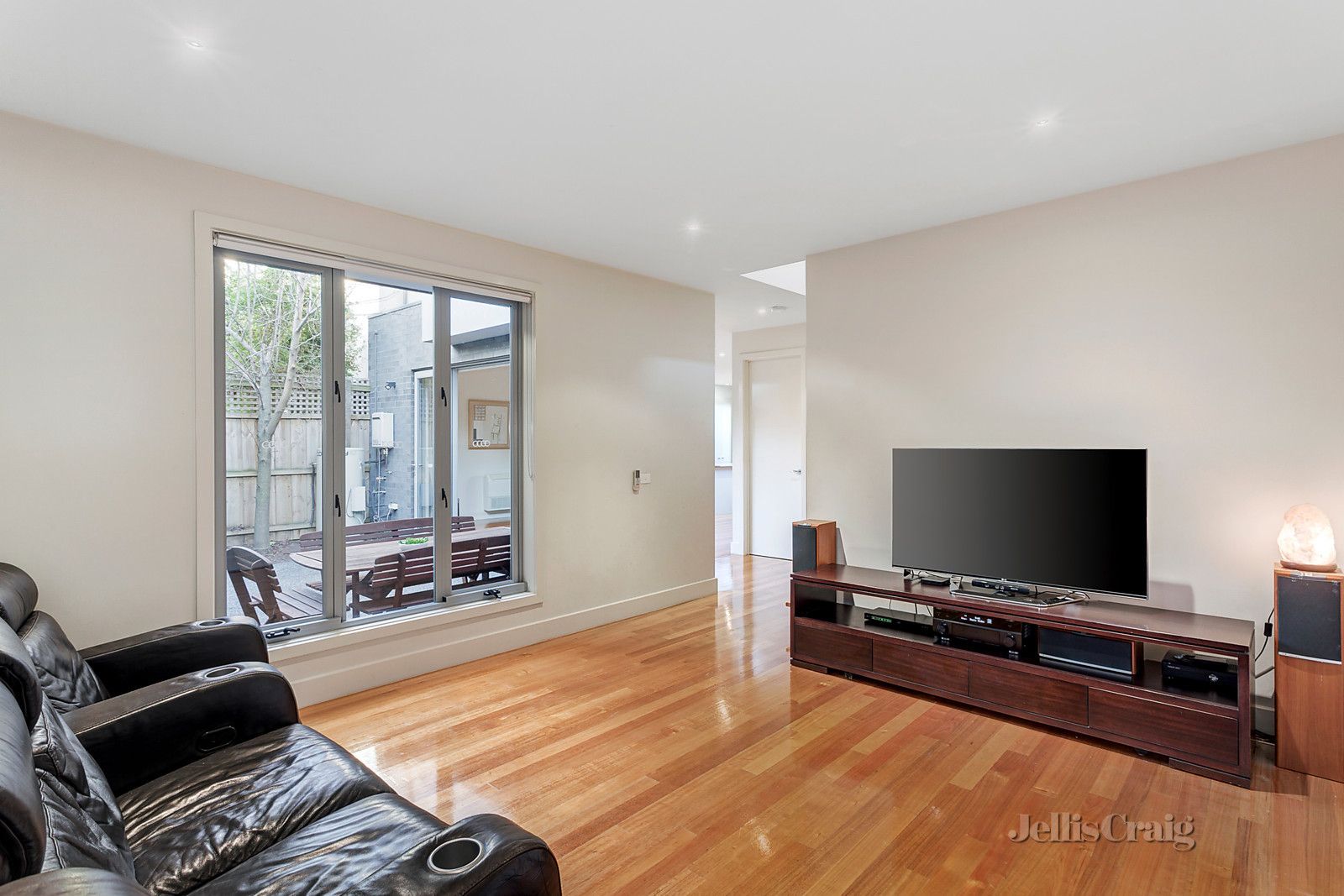 2/4 Hill Street, Box Hill South VIC 3128, Image 2