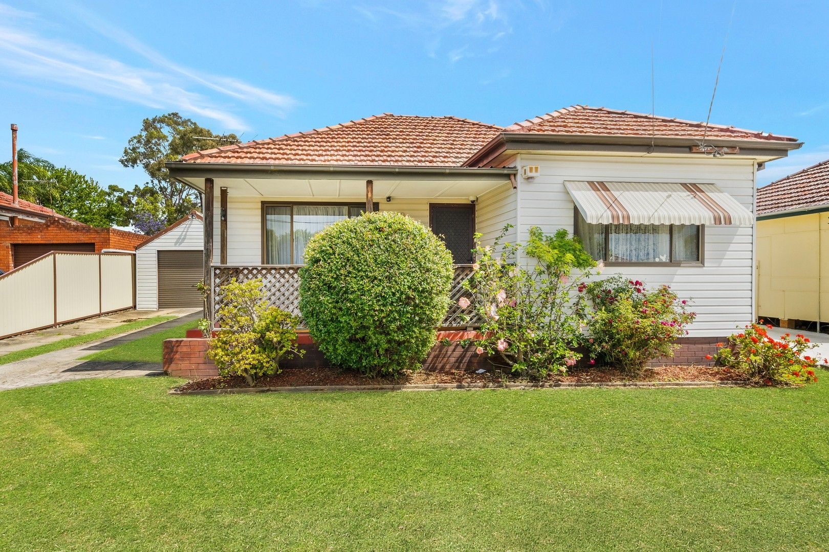 5 bedrooms House in 34 NORMAN STREET MERRYLANDS NSW, 2160