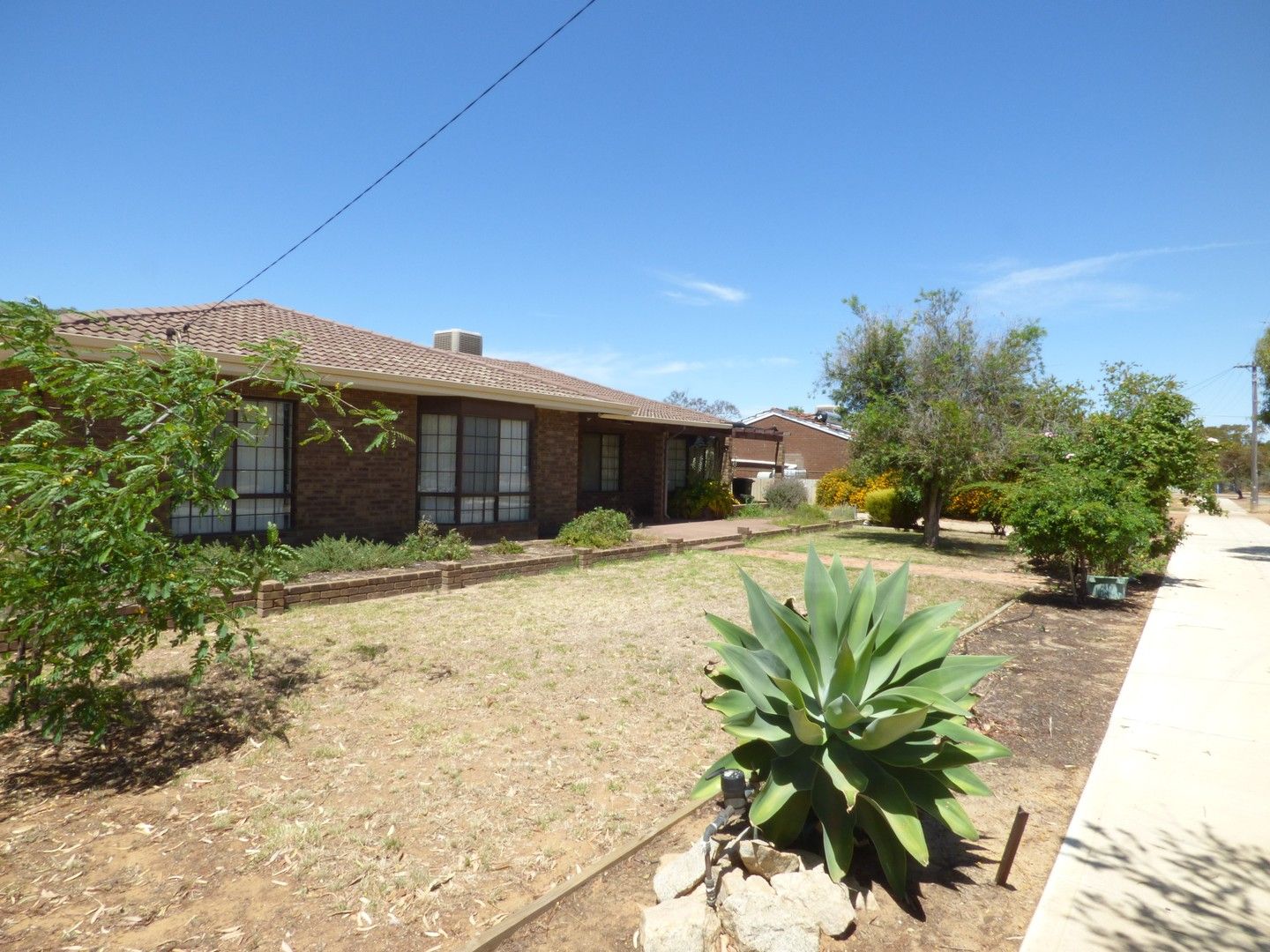 5 bedrooms House in  MERREDIN WA, 6415