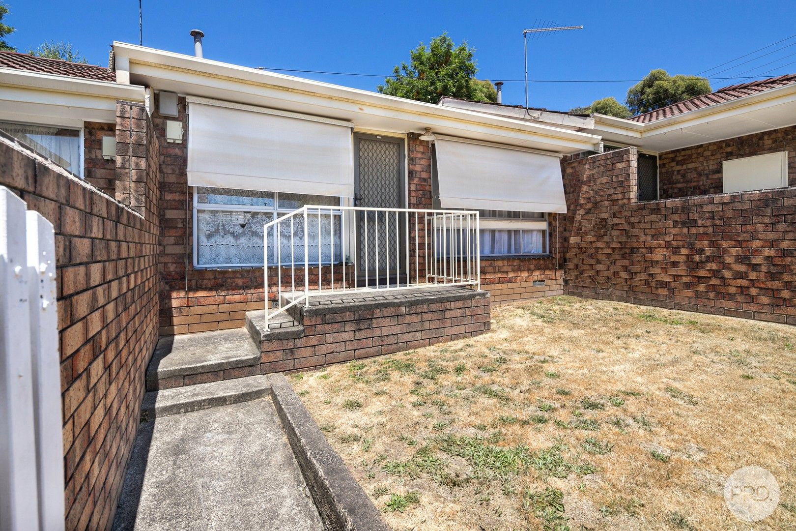 2/9 Hermitage Avenue, Mount Clear VIC 3350, Image 0