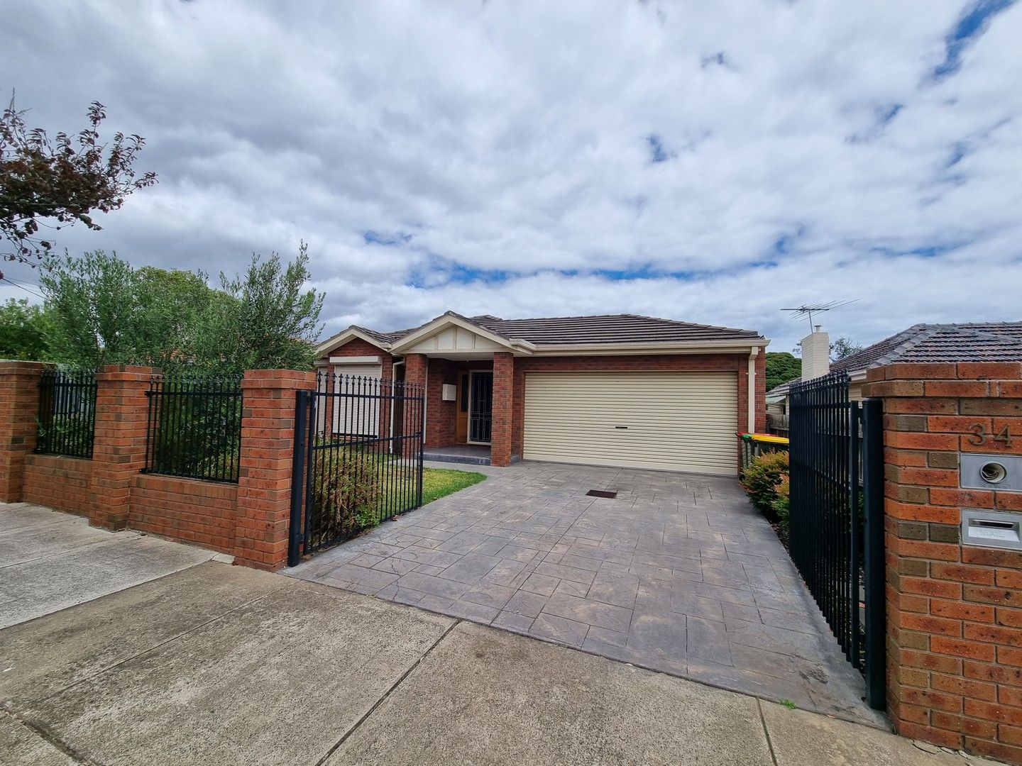 4 bedrooms House in 1/34 Castles Road BENTLEIGH VIC, 3204