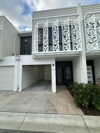 3 bedrooms Townhouse in 24/4A Hansford Road COOMBABAH QLD, 4216