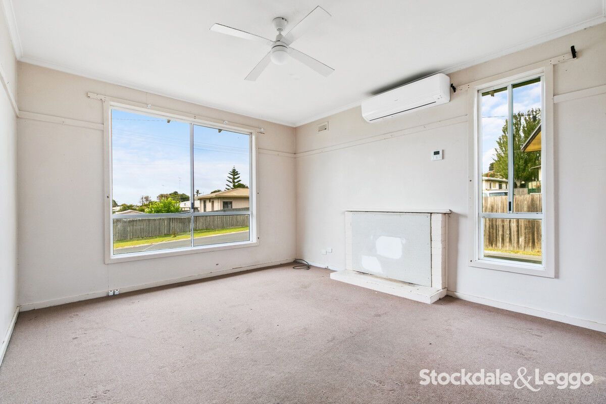 6 Dunbar Avenue, Morwell VIC 3840, Image 2