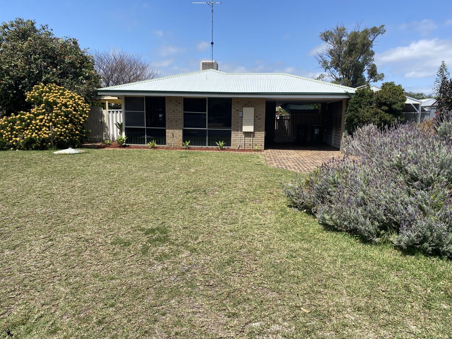 3 bedrooms House in 1 Briar Court GREENFIELDS WA, 6210