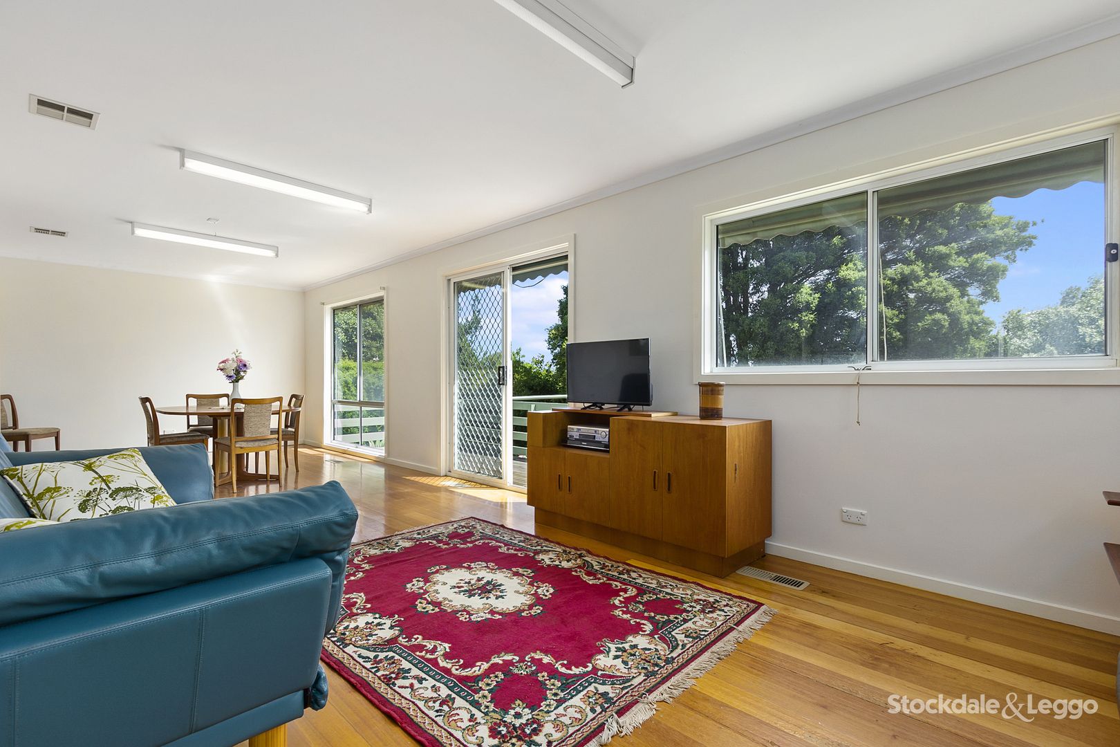 65 Ian Grove, Mount Waverley VIC 3149, Image 2