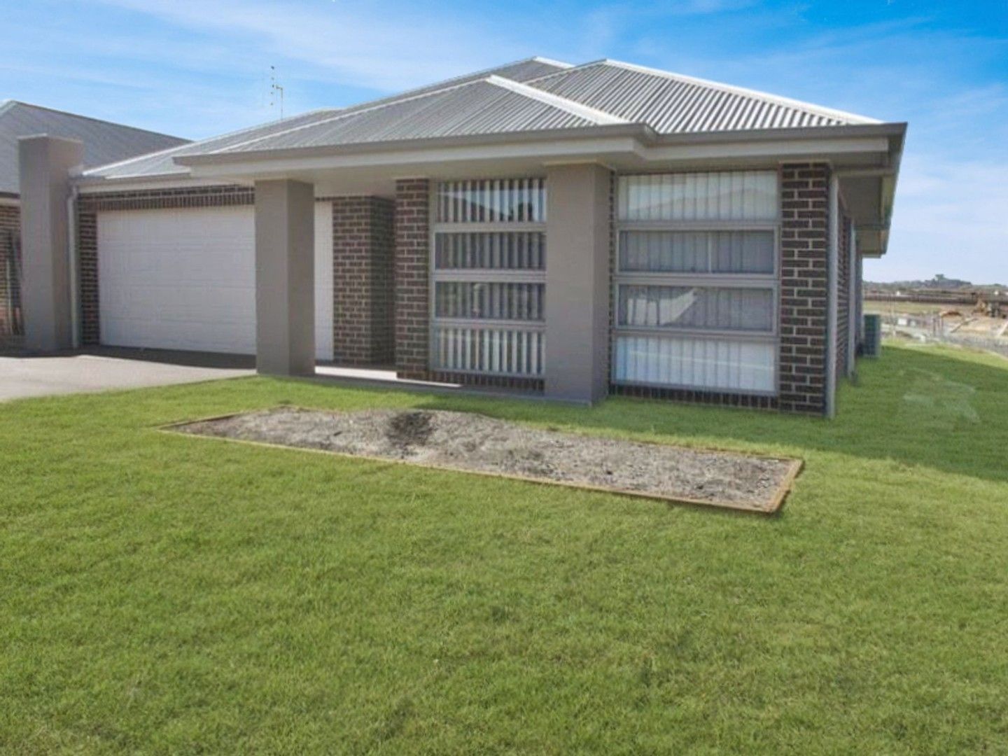 4 bedrooms House in 3 Bowerbird Close ABERGLASSLYN NSW, 2320