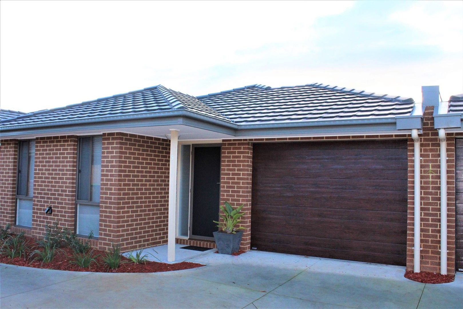 2 bedrooms Apartment / Unit / Flat in 5/18-20 Main South Road DROUIN VIC, 3818