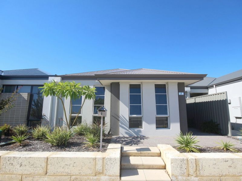 3 bedrooms House in 8 Wolfson Way PIARA WATERS WA, 6112