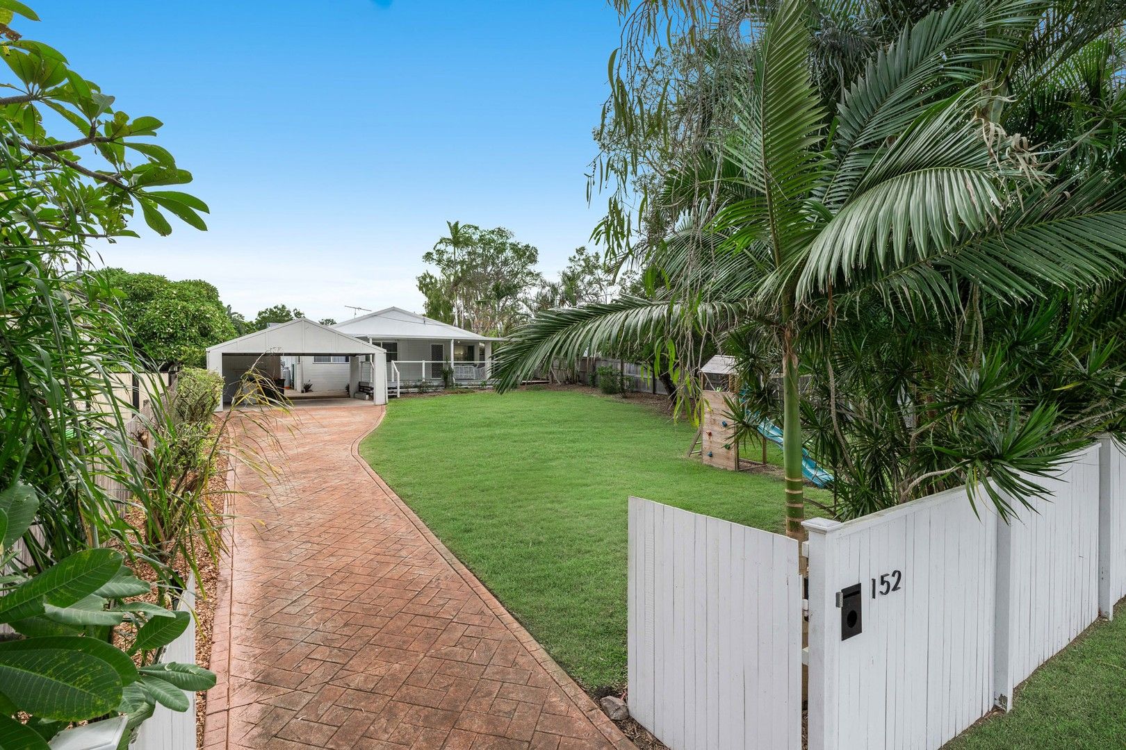 4 bedrooms House in 152 Hindes Street LOTA QLD, 4179