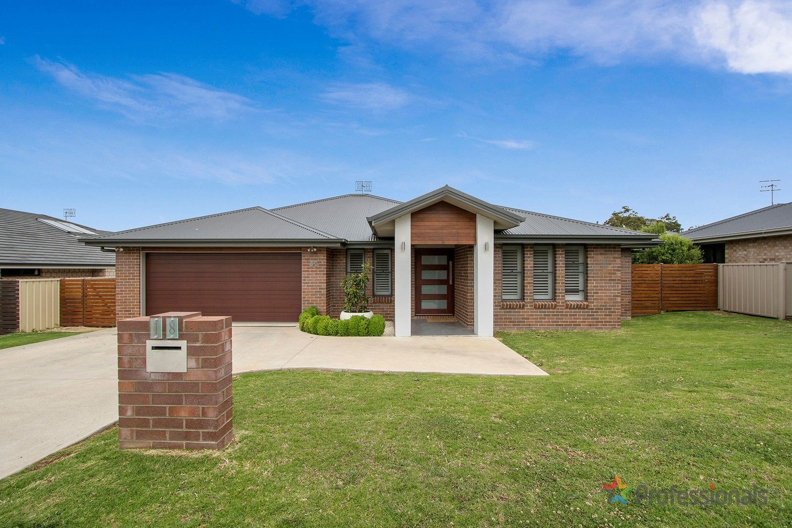 18 Holmfield Drive, Armidale NSW 2350, Image 0