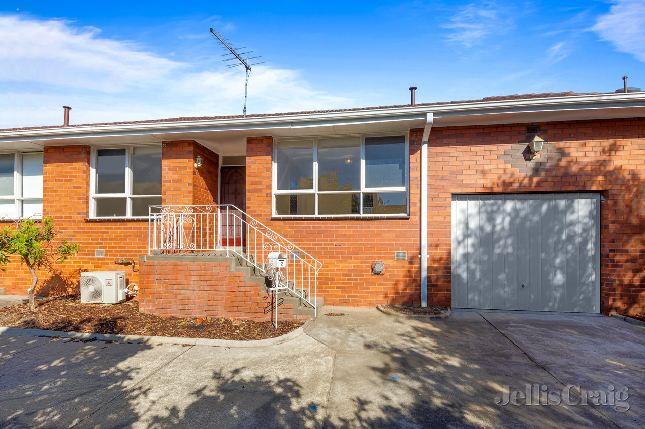 2 bedrooms Apartment / Unit / Flat in 2/53 Yarra Street HEIDELBERG VIC, 3084
