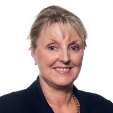 Tracey Metcalf, Sales representative