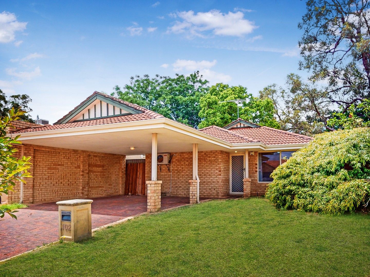 4 bedrooms House in 102 Tibradden Circle ASCOT WA, 6104