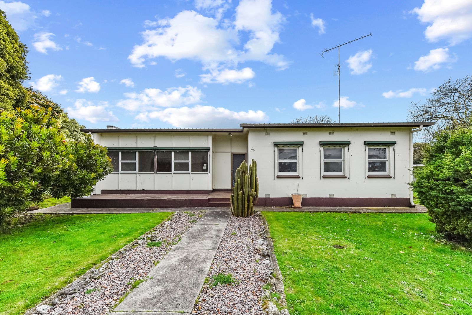 3 bedrooms House in 28 Hosking Avenue MOUNT GAMBIER SA, 5290