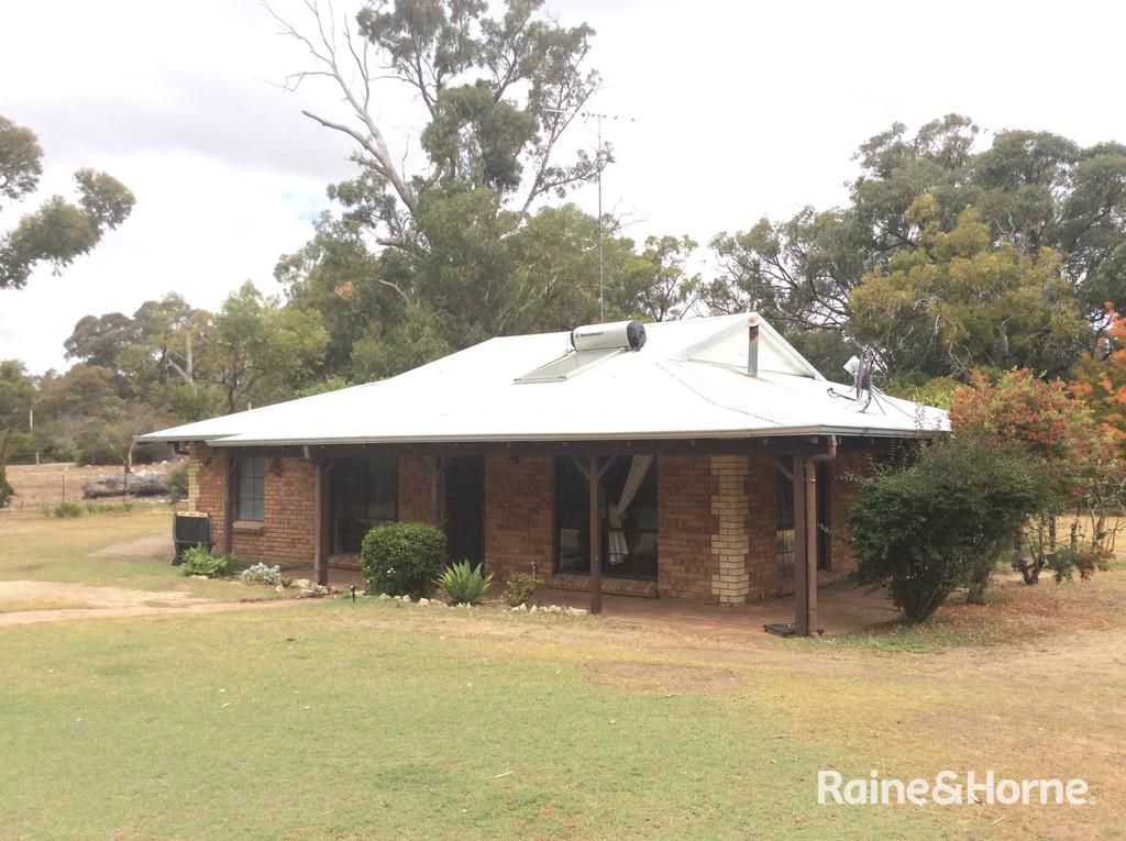 2 bedrooms House in 98 Tuart Grove LAKE CLIFTON WA, 6215