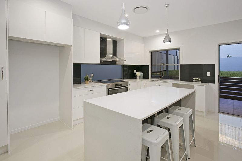 4 bedrooms House in 17 Kenton Street CHAPEL HILL QLD, 4069