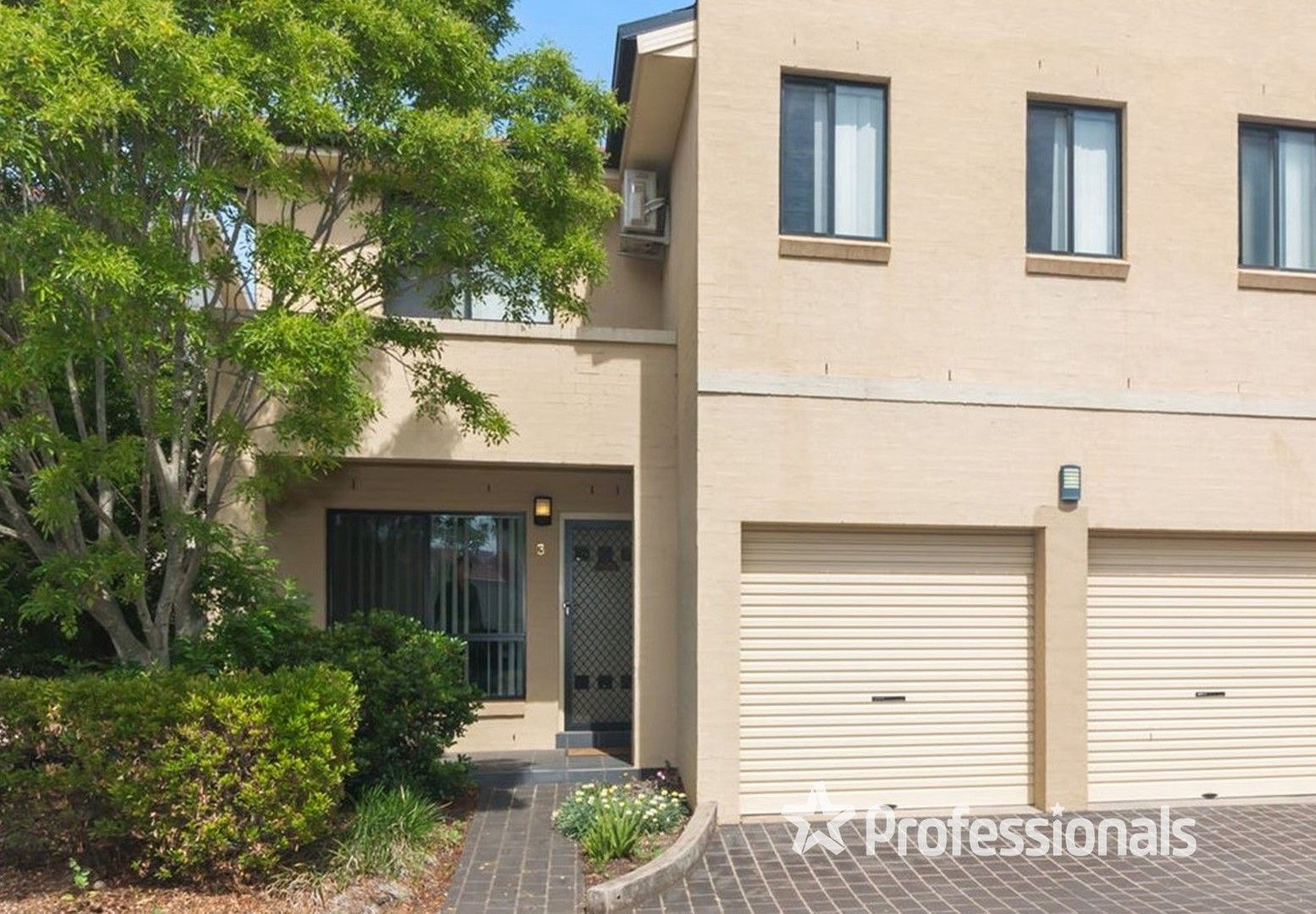 4 bedrooms Townhouse in 3/6-8 Orkney Place PRESTONS NSW, 2170