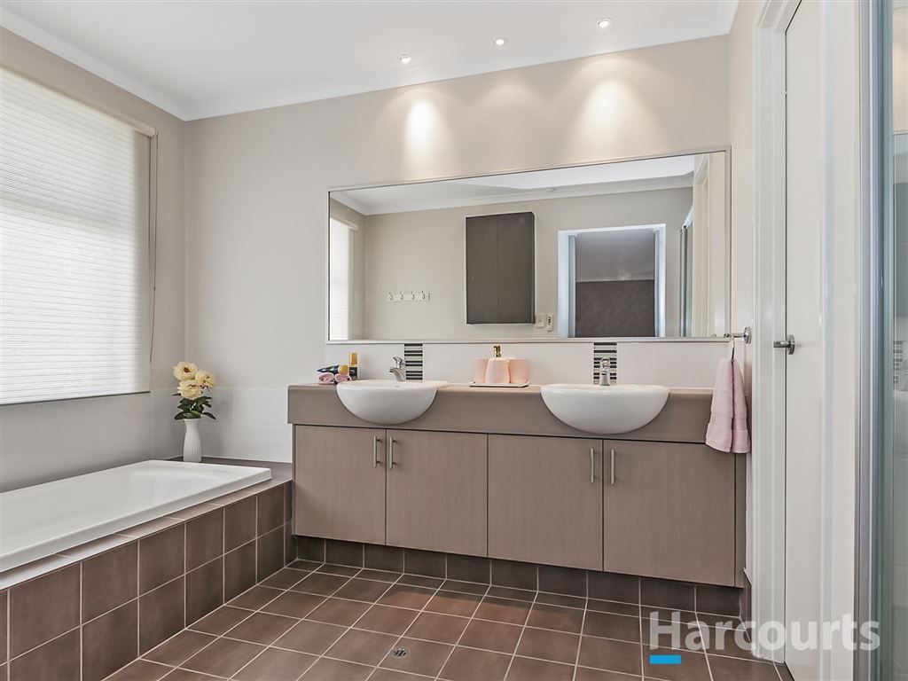 22 Liriope Parkway, Sinagra WA 6065, Image 2