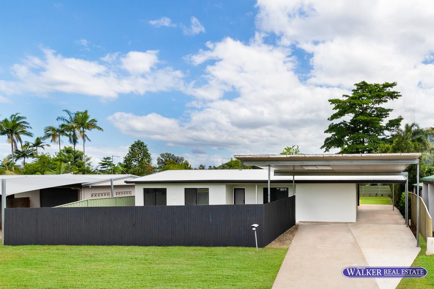 4 bedrooms House in 37 Karwin Street BAYVIEW HEIGHTS QLD, 4868