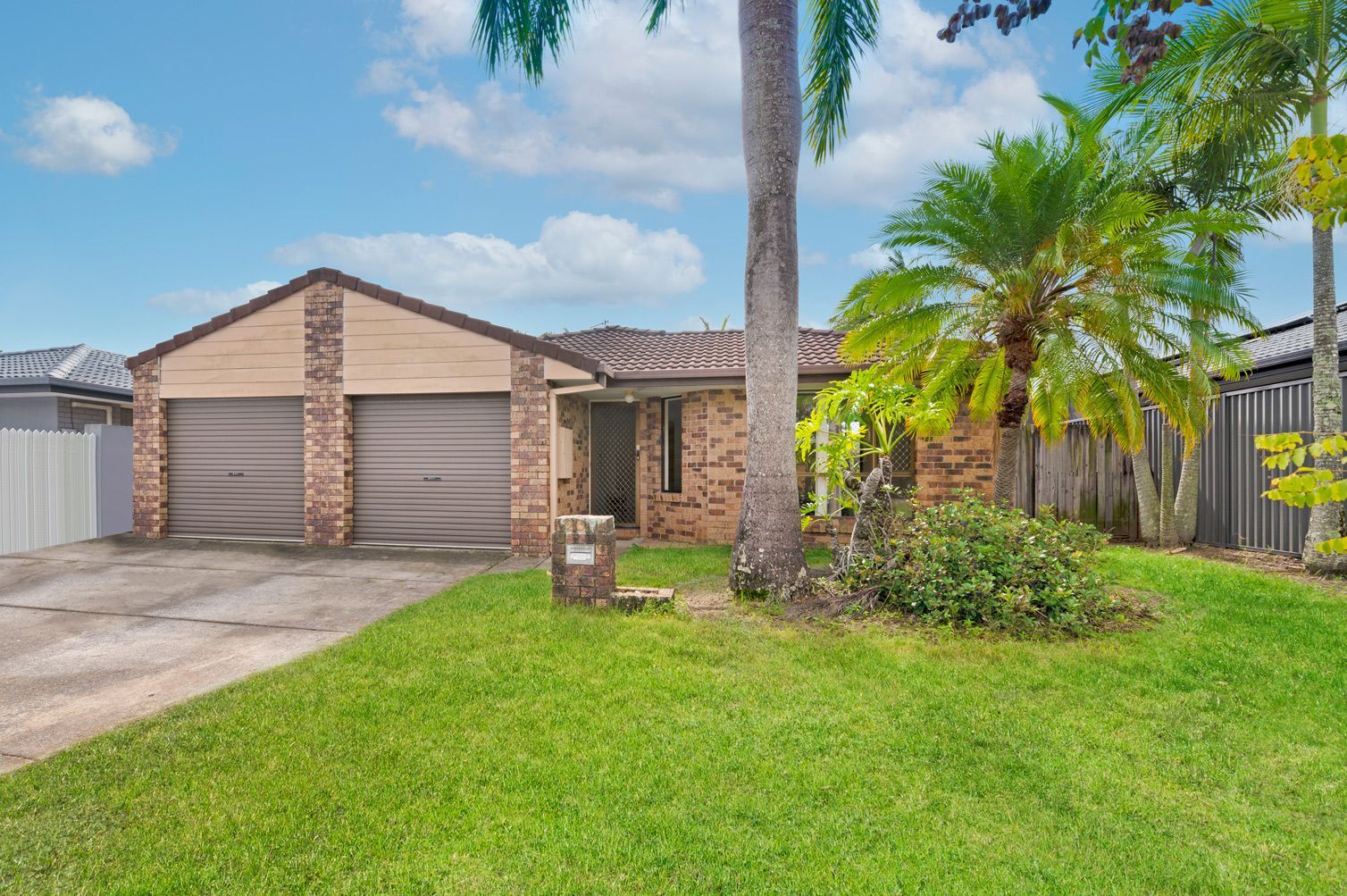 3 bedrooms House in 23 Altissimo Close VARSITY LAKES QLD, 4227