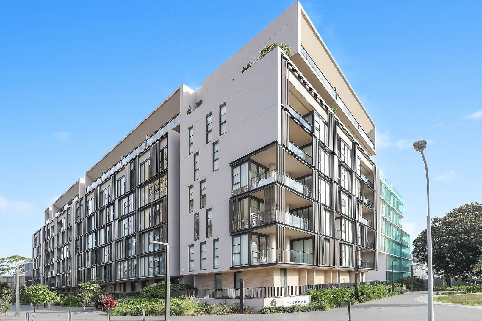 1 bedrooms Apartment / Unit / Flat in 2221/6 Kingsborough Way ZETLAND NSW, 2017