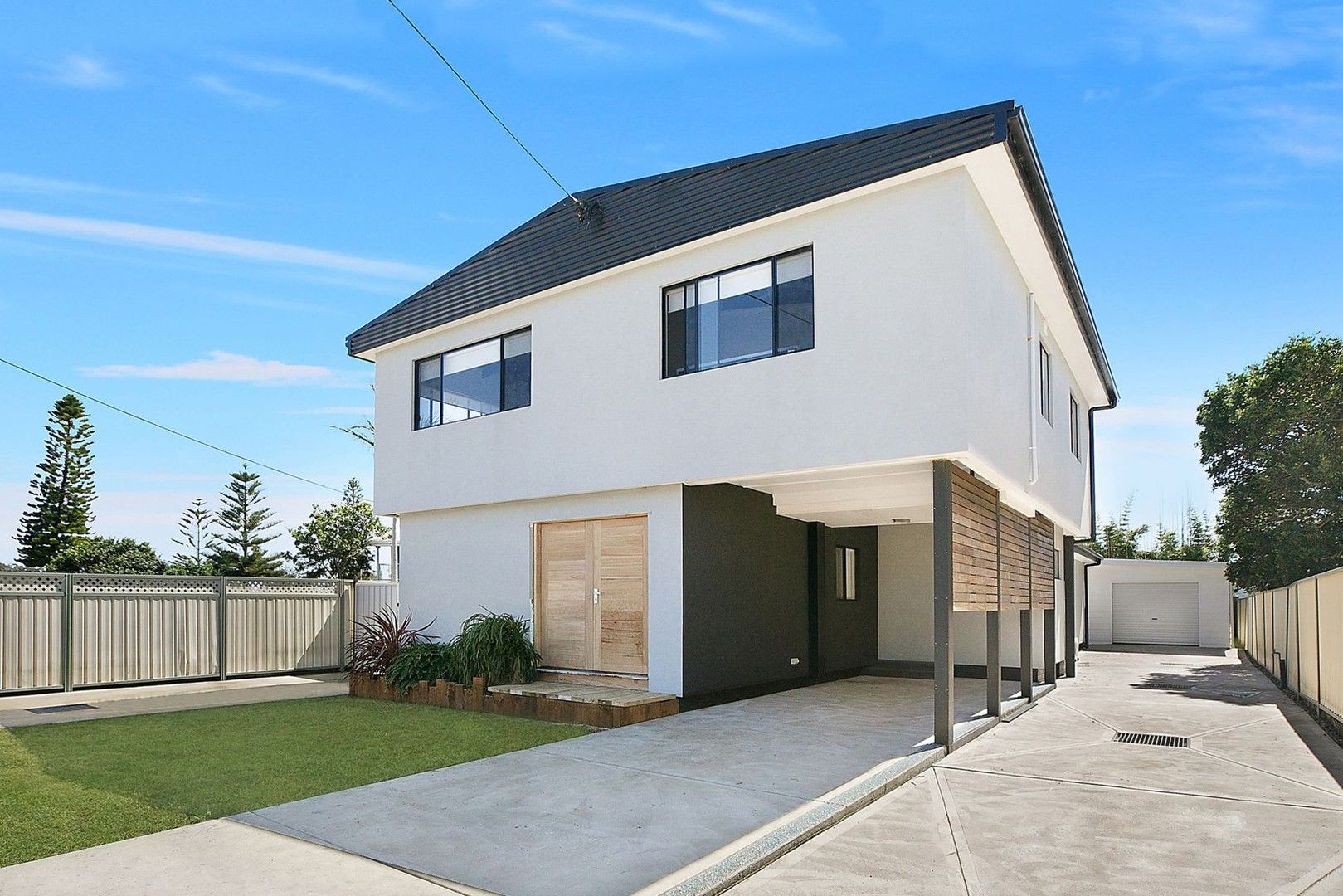 4 bedrooms Semi-Detached in 1/4 Stewart Street THE ENTRANCE NORTH NSW, 2261