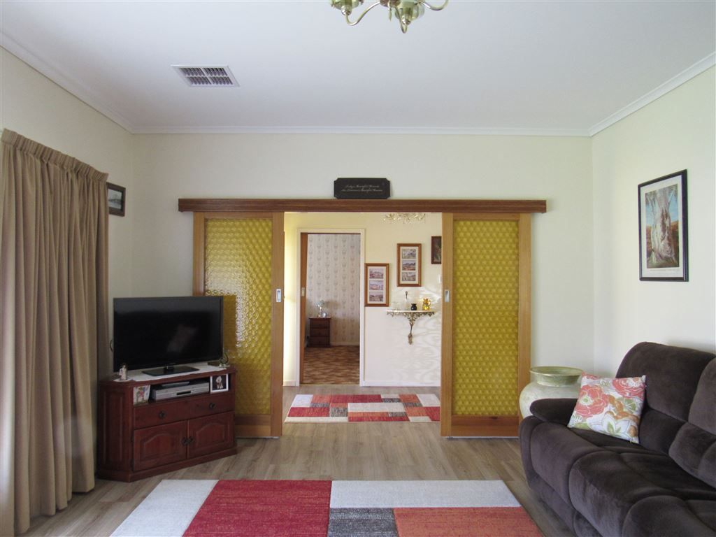 16 Government Road, Peterborough SA 5422, Image 2