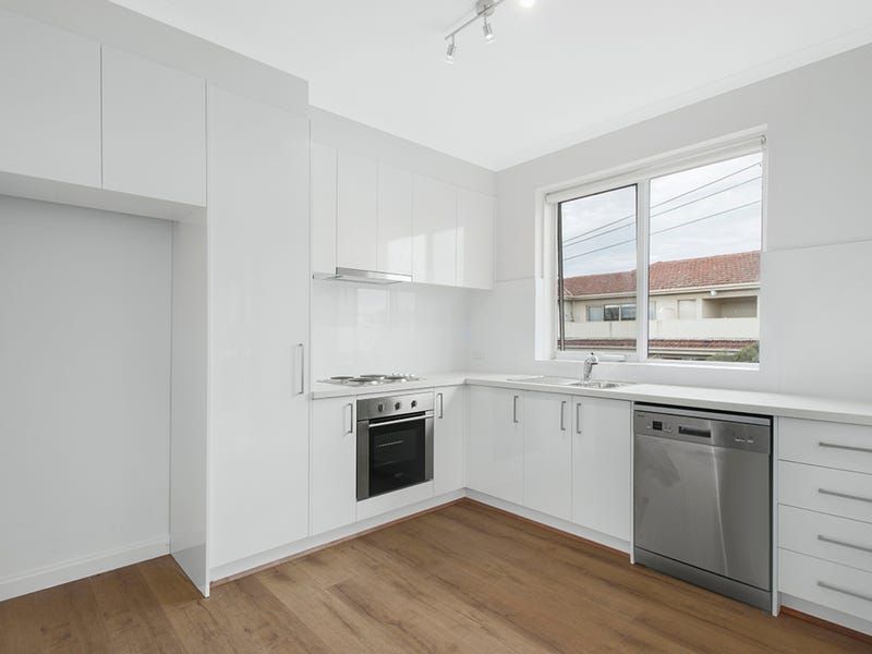 2 bedrooms Apartment / Unit / Flat in 12/127 Brighton Road ELWOOD VIC, 3184
