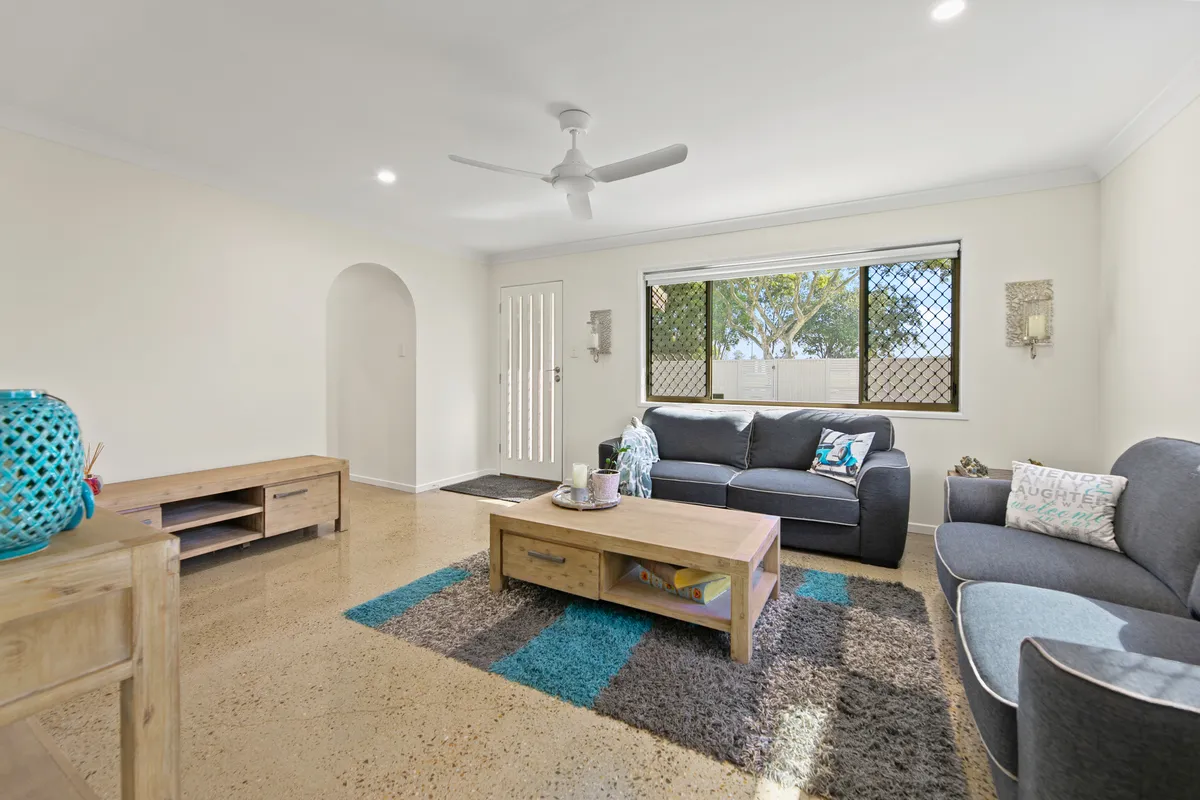 LARGE FAMILY HOME ON 1/4 ACRE BLOCK, CLOSE TO MORAYFIELD CBD, PARKS & SHOPPING - View 2