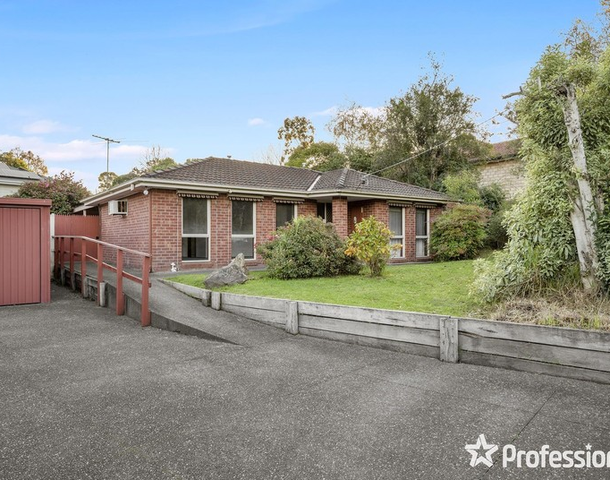 15 Alamein Avenue, Croydon VIC 3136