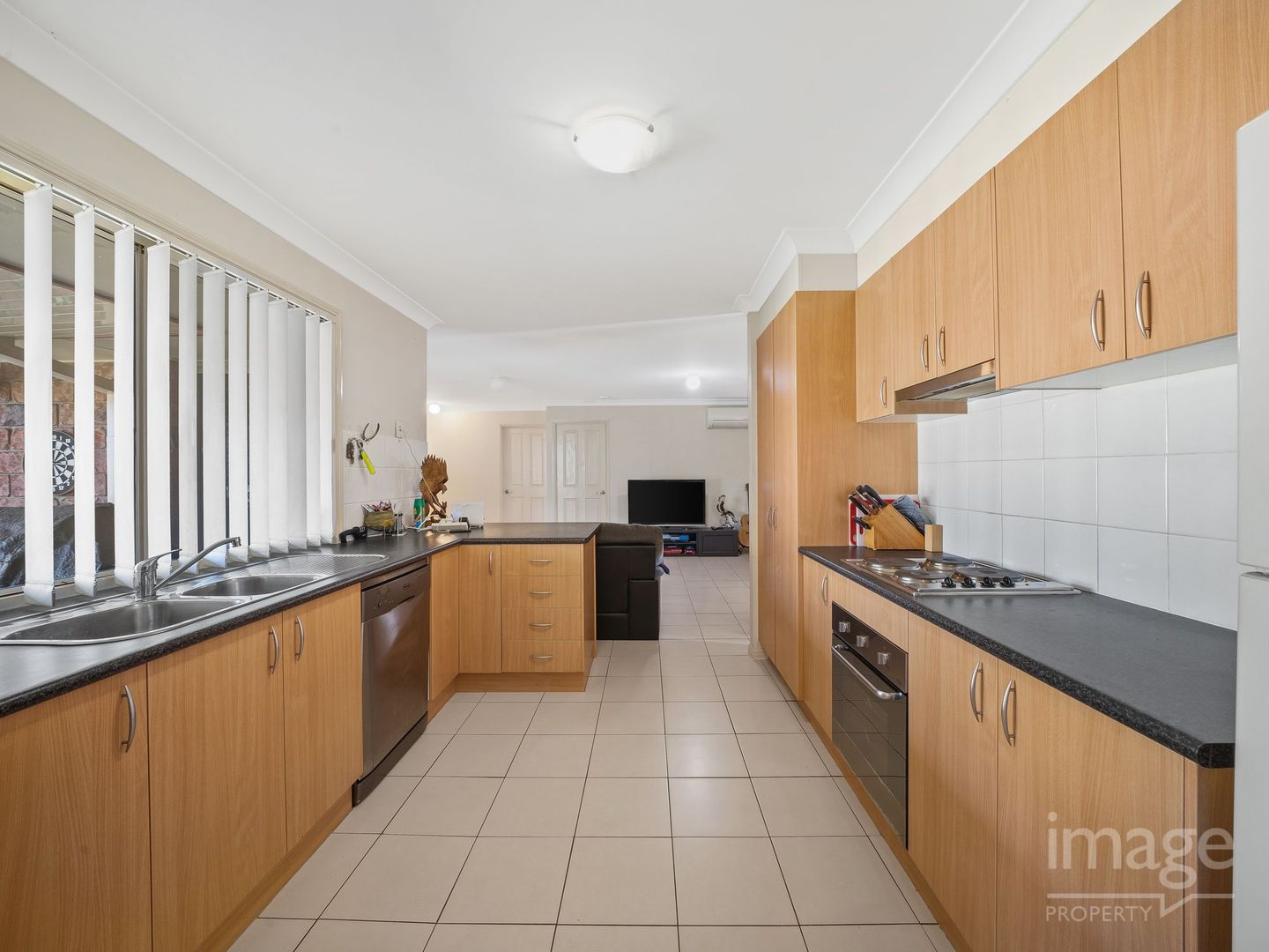 2 Grace Court, Heritage Park QLD 4118, Image 1