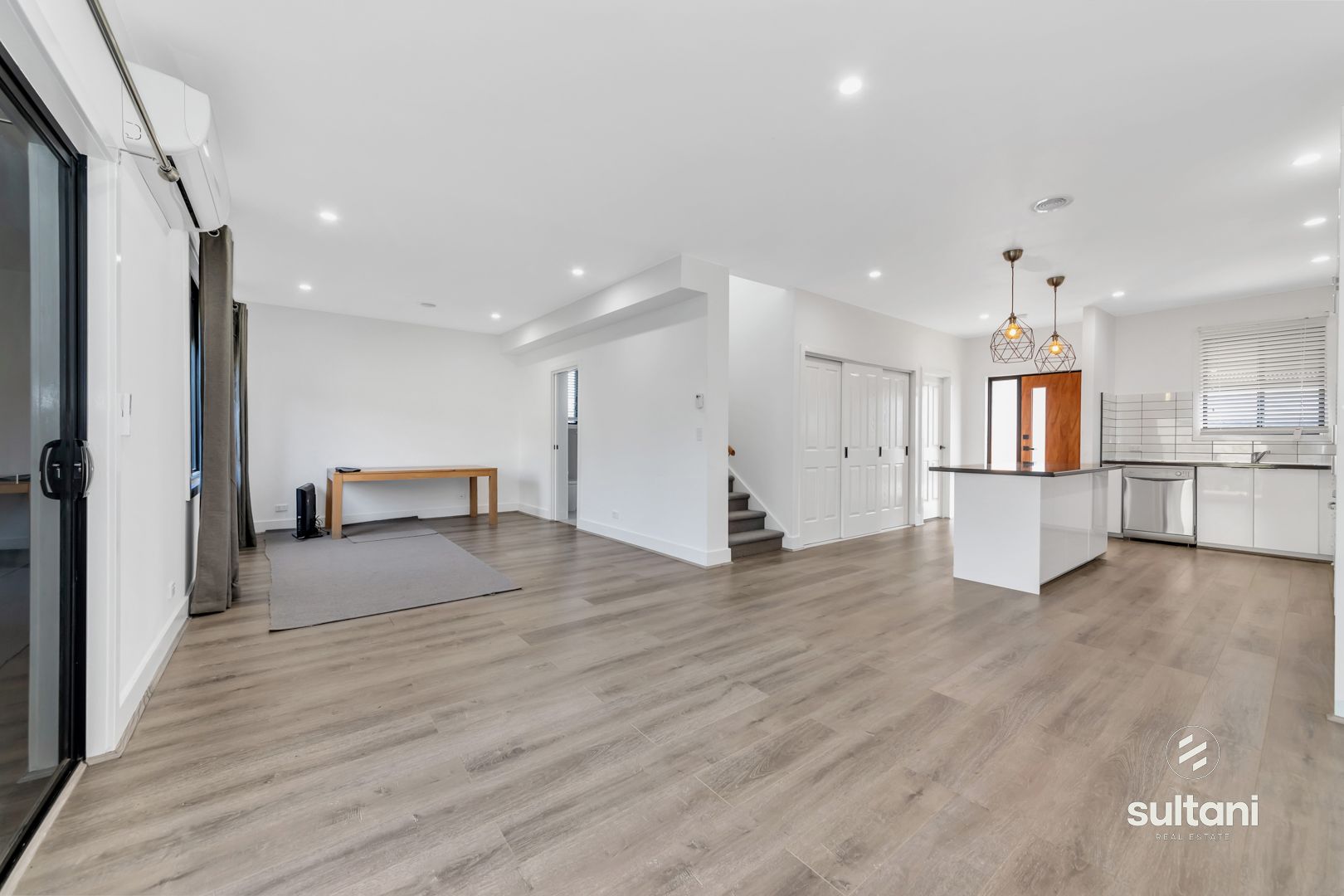 3 bedrooms Townhouse in 2/37 Rebecca Street DOVETON VIC, 3177