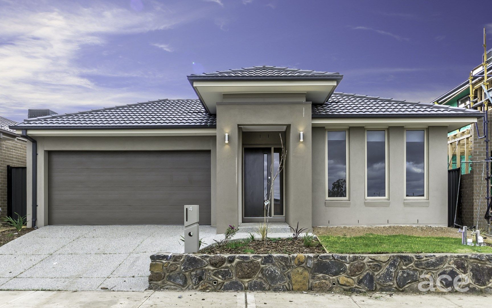 4 bedrooms House in 4 Caspian Way CRAIGIEBURN VIC, 3064