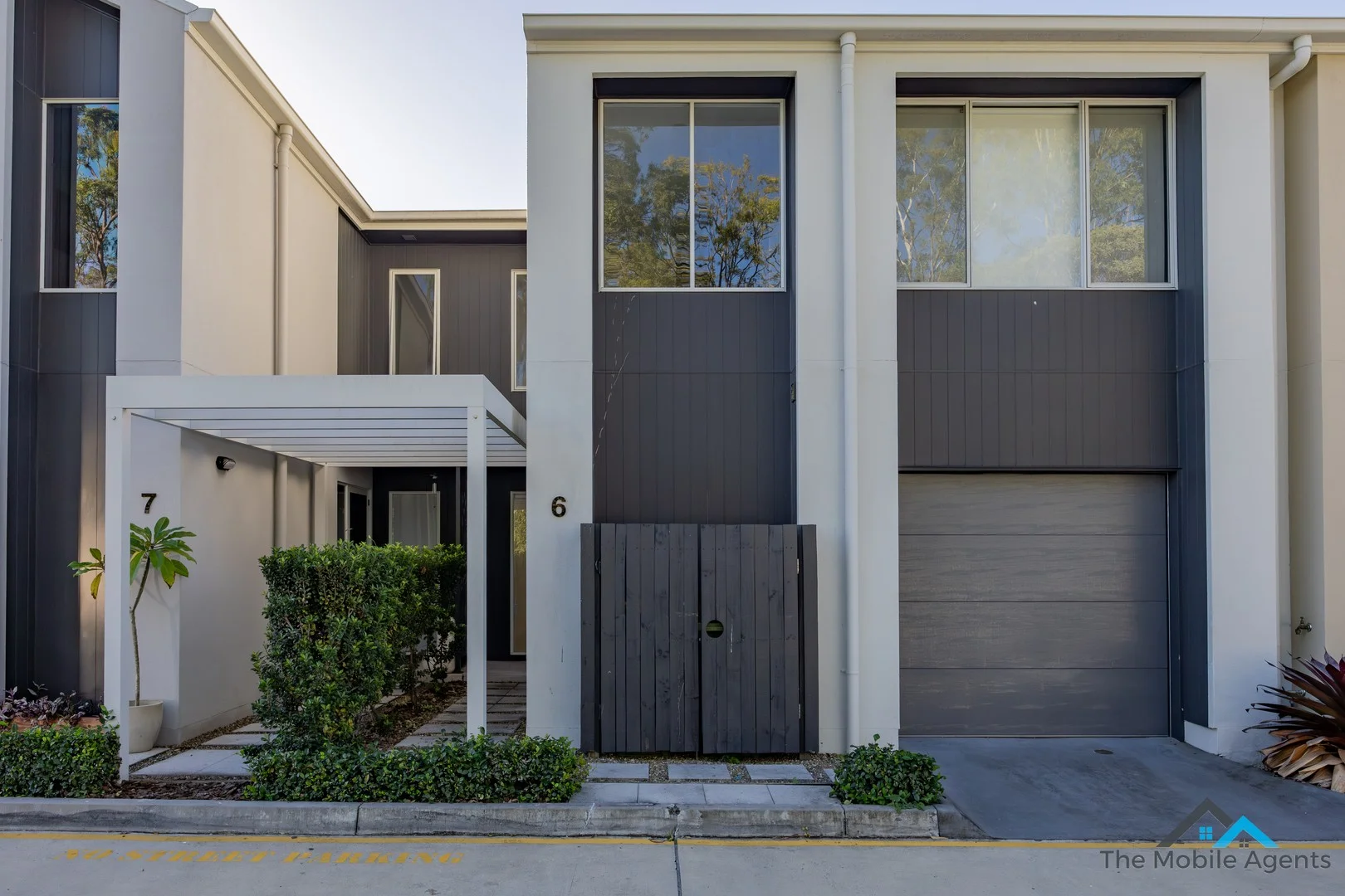 6/13 Angela Way, Pimpama QLD 4209