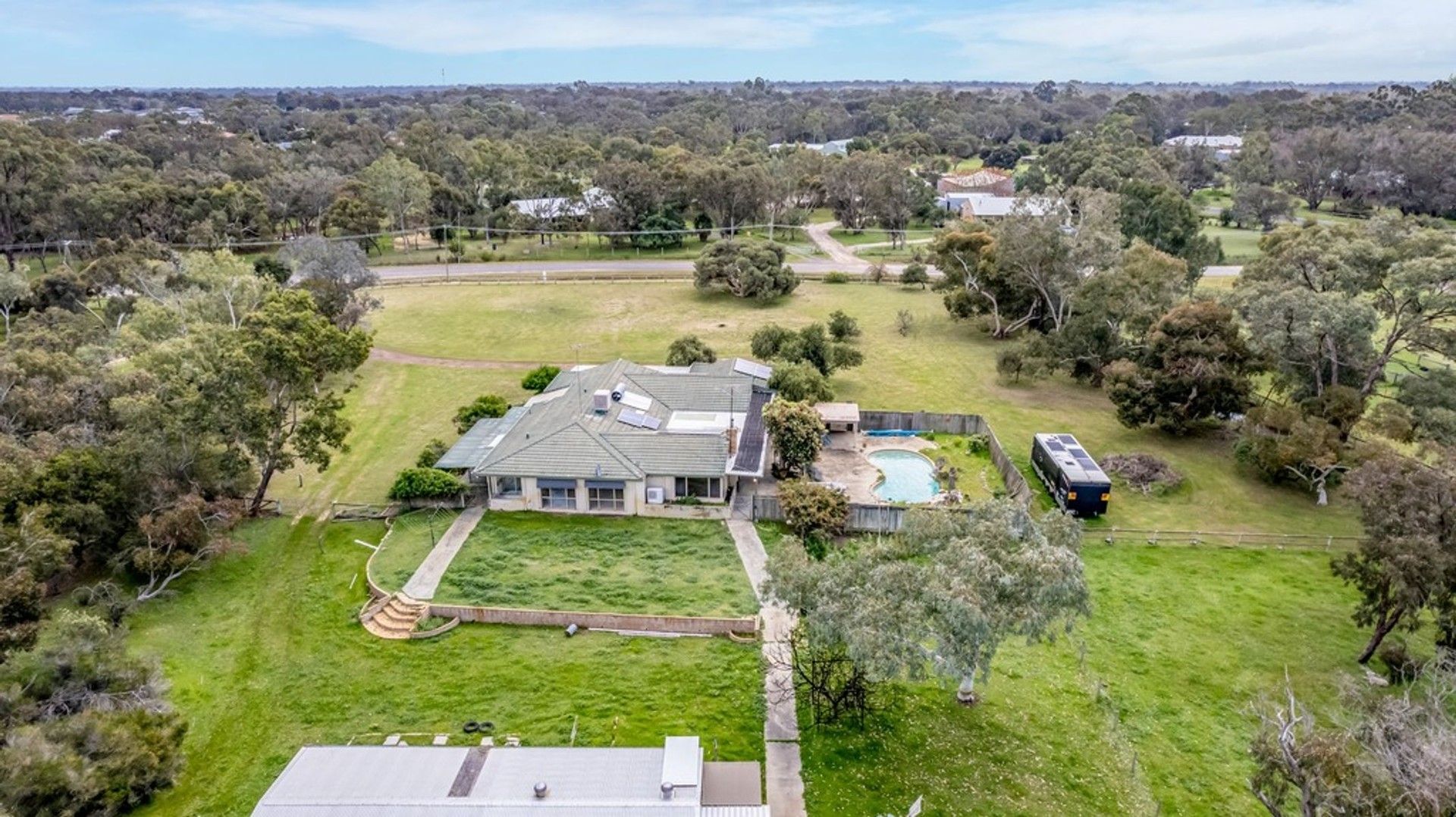 4 bedrooms Acreage / Semi-Rural in 37 Blue Gum Way SOUTH YUNDERUP WA, 6208