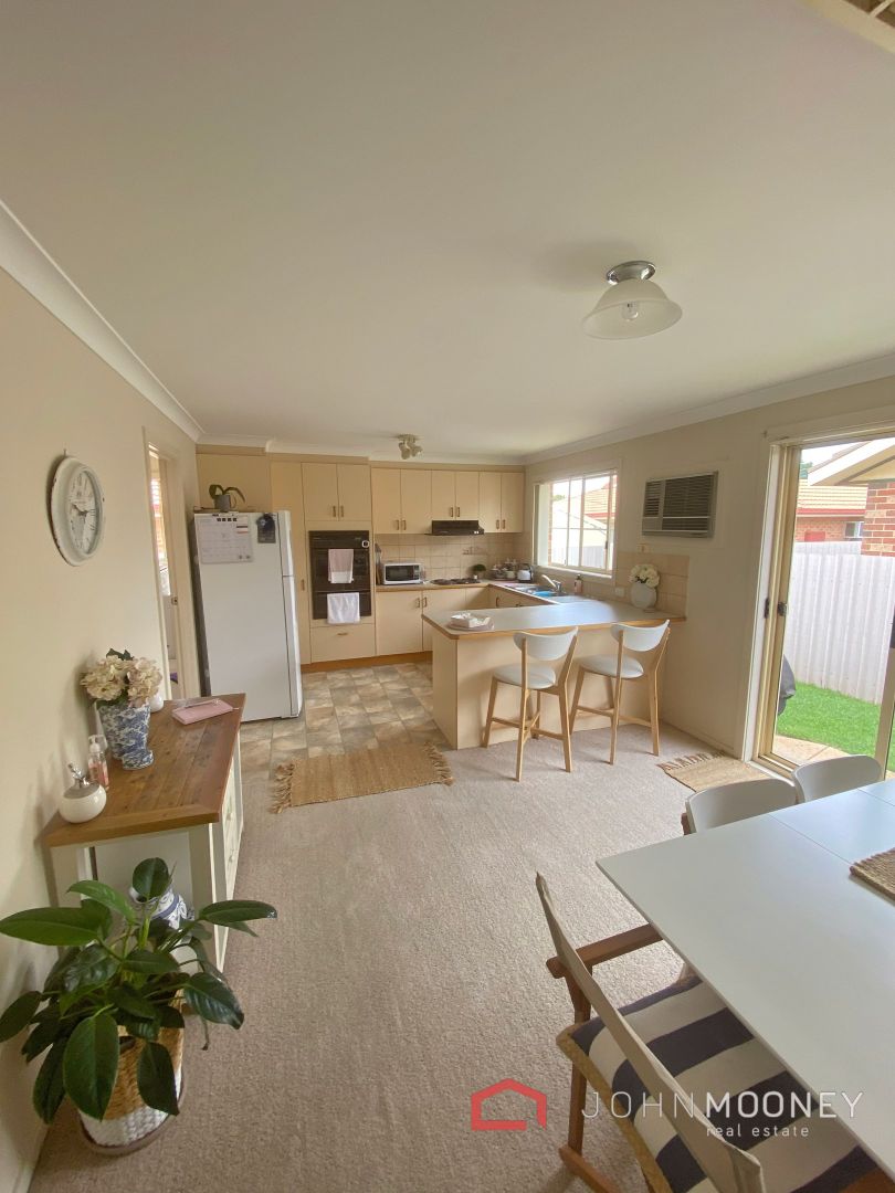 1/76 Dalman Parkway, Glenfield Park NSW 2650, Image 2